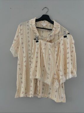 Laura Ashley Cream Floral Rayon Lounge Top with Lace Trim